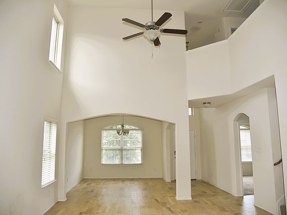 5th image of 1405 Acmite Ave
