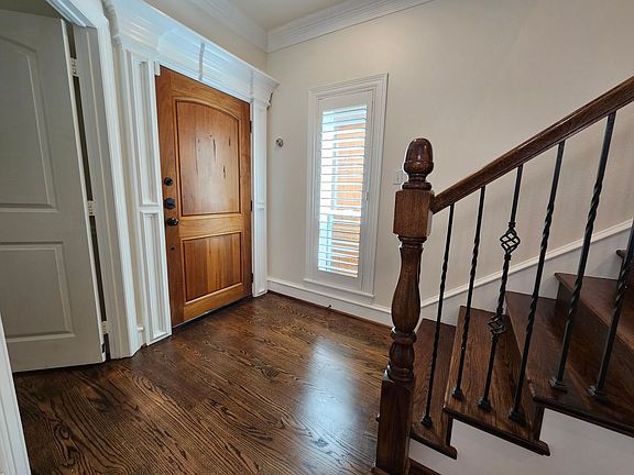 4th image of 5426 Martel Ave