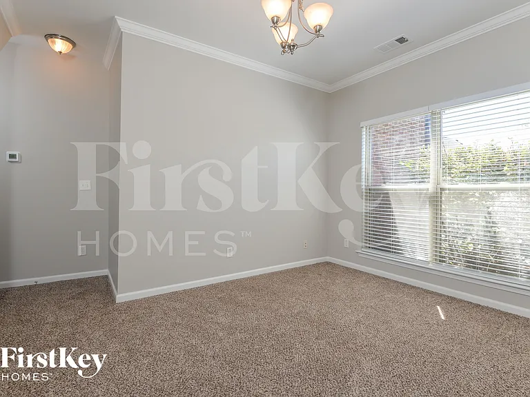 2045 Kensington Ct — Photo 6