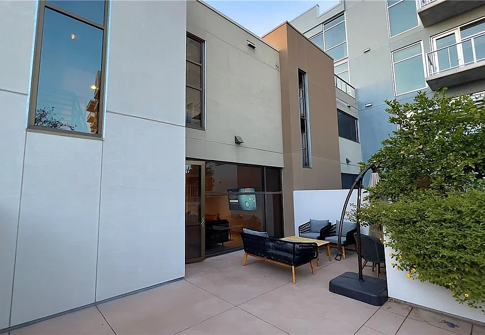 353 E Bonneville Ave #718