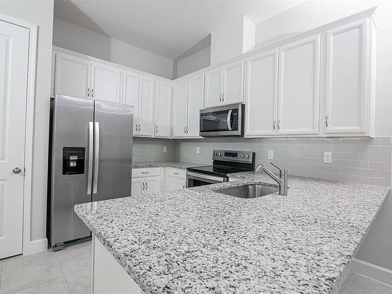 13825 Lippman Aly — Photo 11
