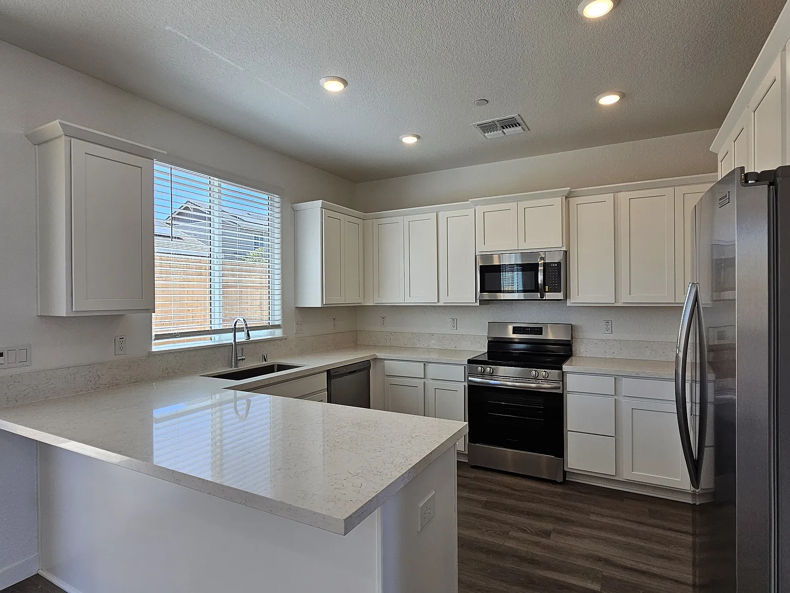 3569 Vestland Way — Photo 4