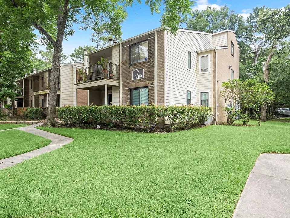 3500 Tangle Brush Dr #102