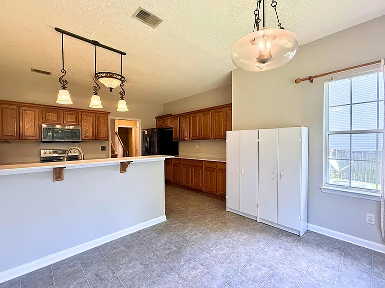 102 Adthan Cir — Photo 9