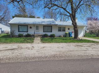 405 S Grove St, Colfax, IL