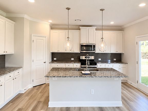 3rd image of 4595 Silver Oak Dr