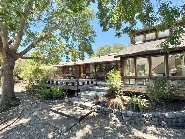 13690 Robleda Rd, Los Altos Hills, CA 94022