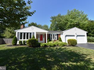 8 Michele Ct, Hamilton, NJ 08619