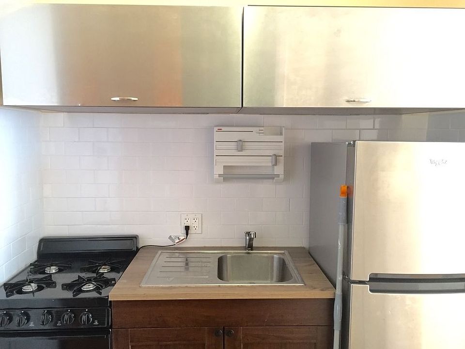 2nd image of 23 W 84th St APT 4C