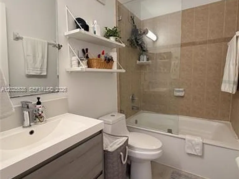 5420 NW 107th Ave #303 — Photo 10