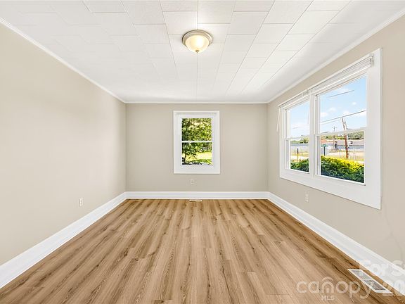 4th image of 3635 2nd Ave SW