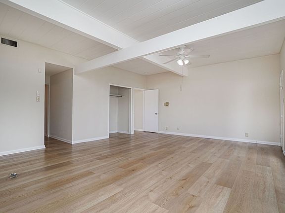 2nd image of 3102 Eisenhauer Rd APT B16