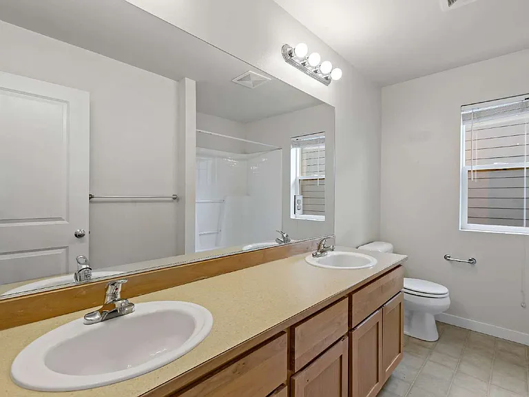 2419 30th Pl NE — Photo 16