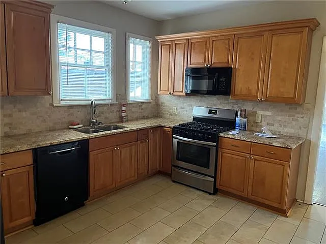 700 Florida Blvd — Photo 7