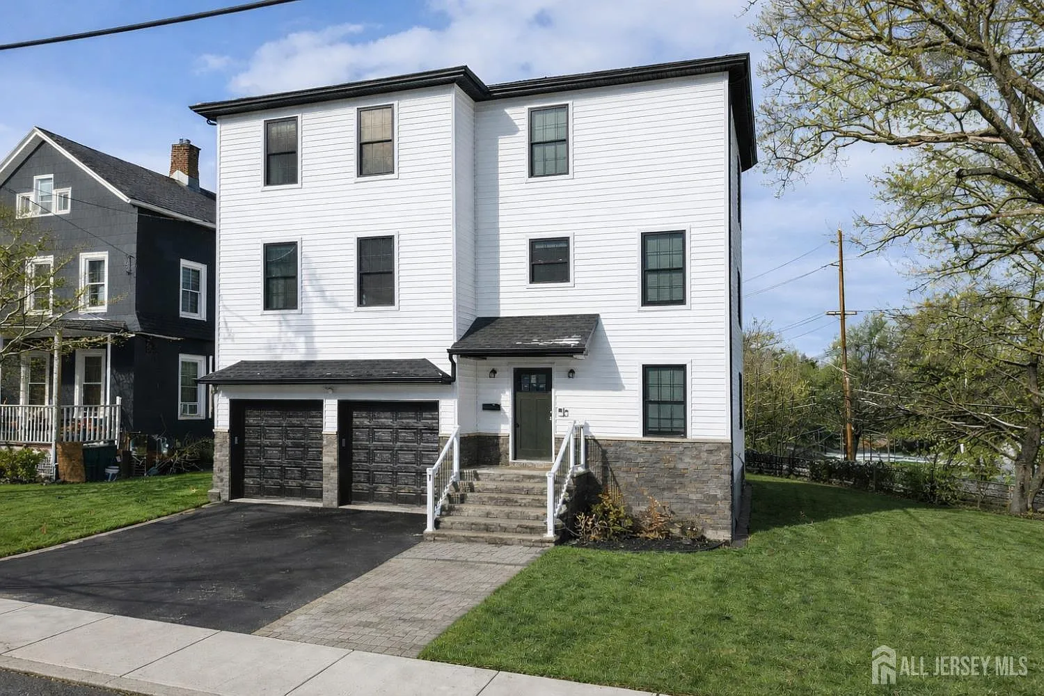 5 bed, 3.0 bath, $5,750 — Photo 1