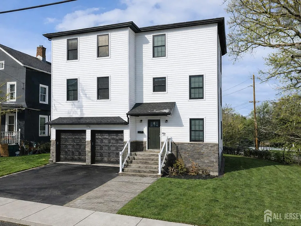 7 Maple St