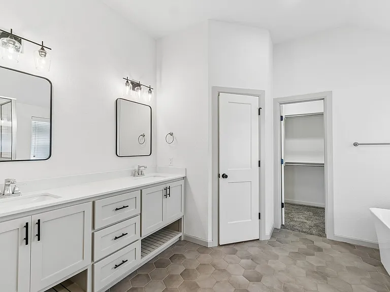 6509 NW 150th Ter — Photo 23