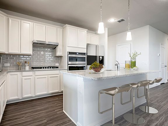 Spacious, island kitchen with eat-in bartop and abundant cabinet space