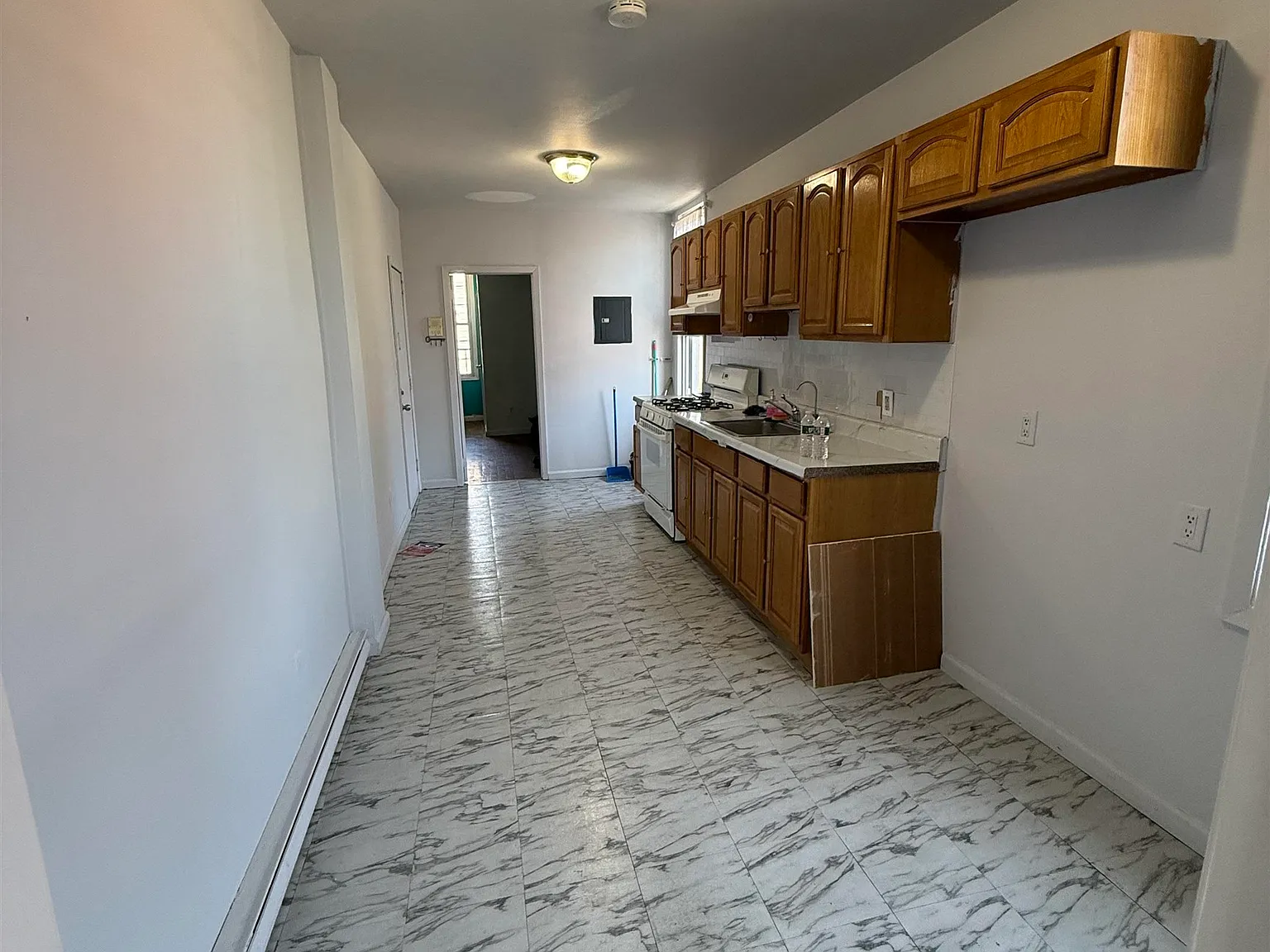 2 bed, 1.0 bath, $1,800 — Photo 2