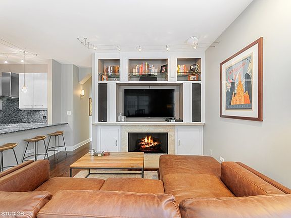 3rd image of 120 W Oak St APT 4C