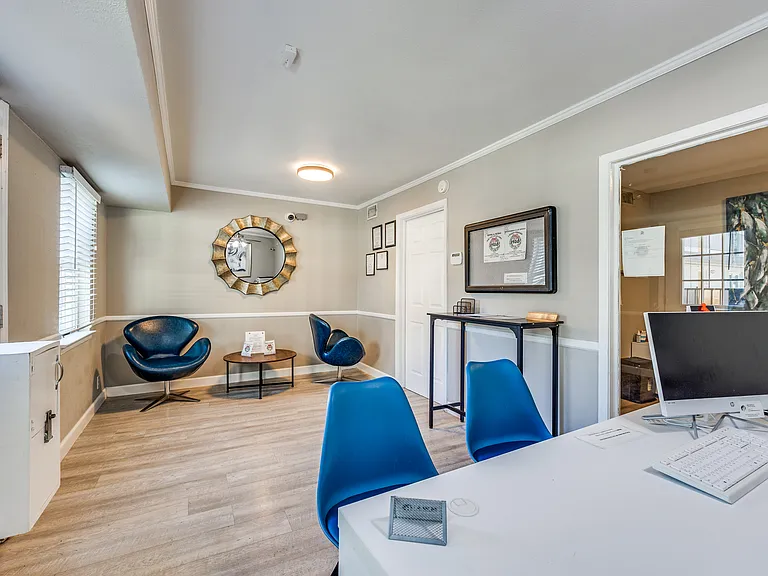 Hart House Apartments — Photo 8