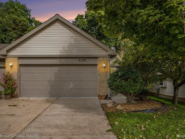 3132 Harbor Ct, Waterford, MI 48328