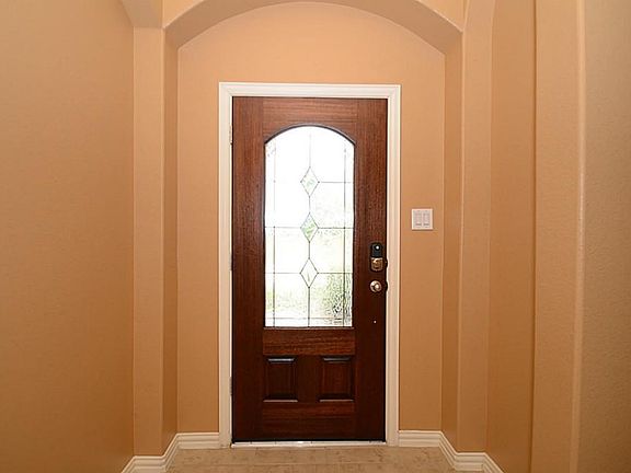 Cozy front entry way! This area boasts high ceilings and plenty of space for an entry way table.