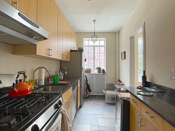 3rd image of 49 Greenwich Ave APT 4