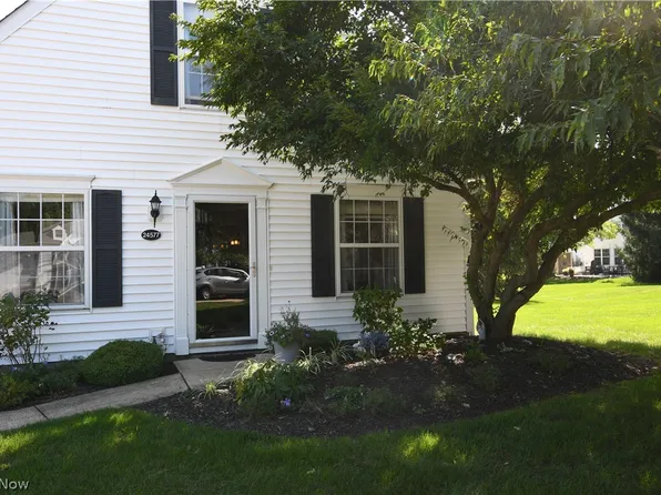 24577 Meadow Ln #36, Olmsted Falls, OH 44138