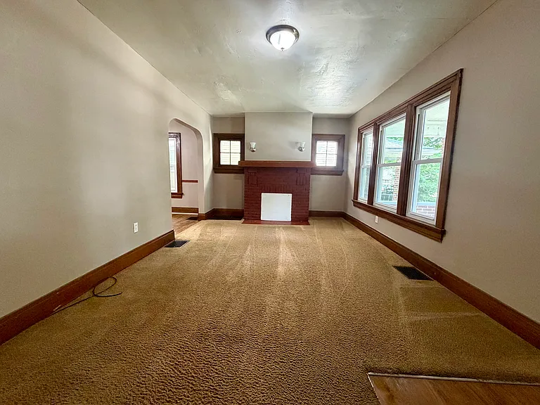 53 Forest Glen Ave — Photo 3