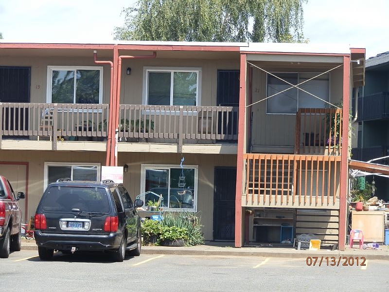 2nd image of 1806 E 4th Plain Blvd APT 8