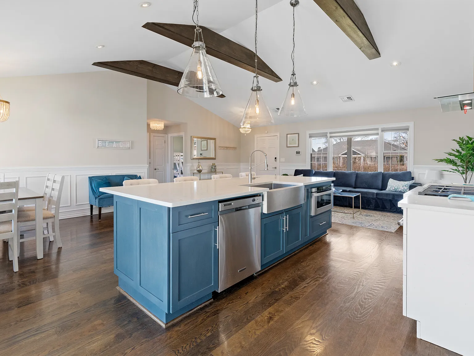 Turnkey Waterfront in East Quogue — Photo 4