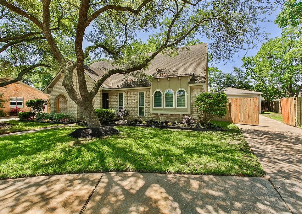 1st image of 610 Park Leaf Ln