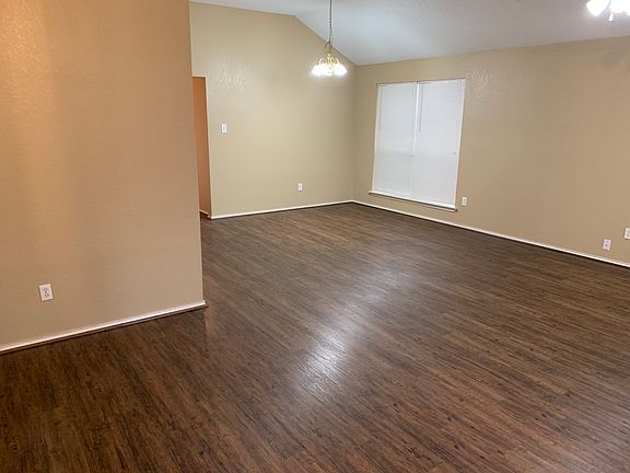 4th image of 709 Trees Dr