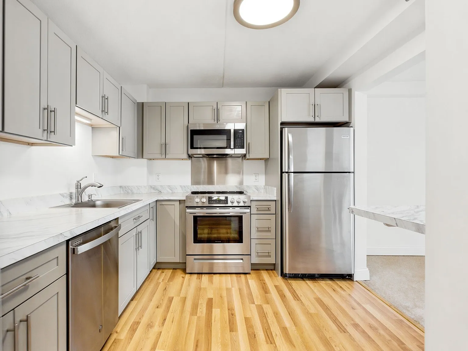 2 bed, 2.0 bath, 1069 sqft, $2,500 — Photo 2
