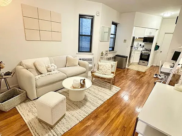 886 10th Ave, New York, NY