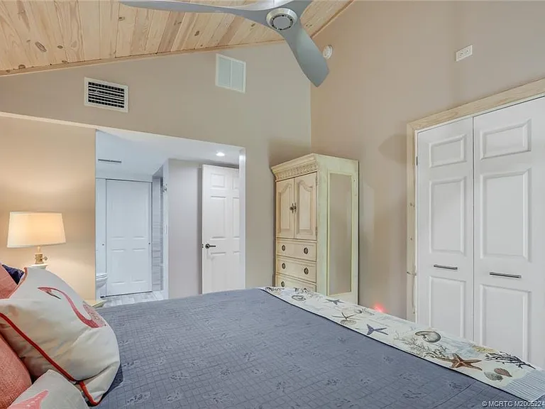 64 NE Acacia Trl — Photo 15