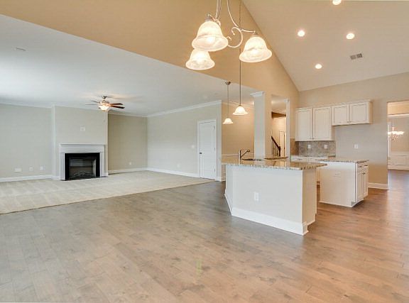 4th image of 822 Burch Creek Dr