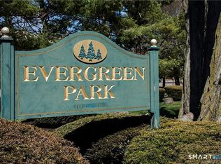 372 Knapps Hwy #372, Fairfield, CT 06825