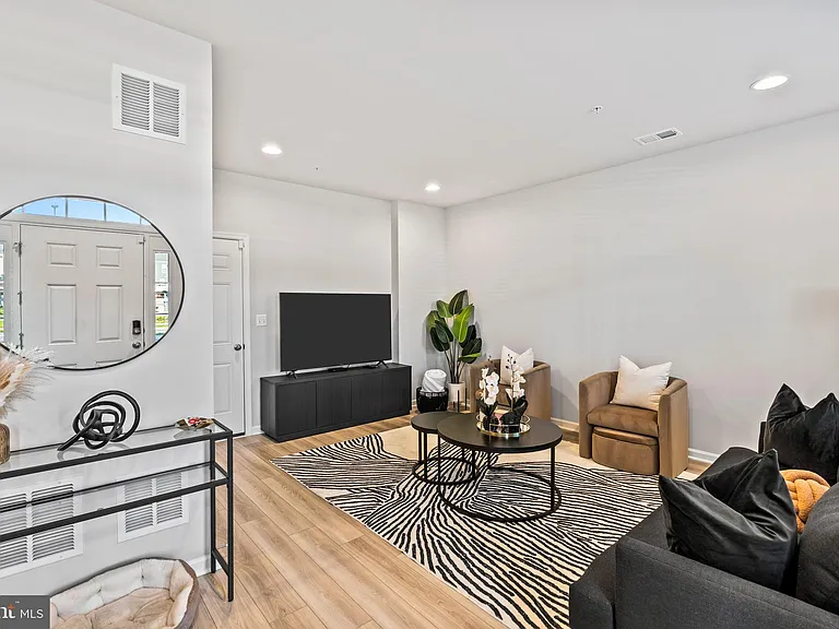 7709 Presidential Pkwy — Photo 27
