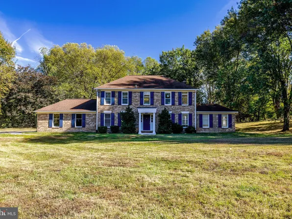 355 Springvale Rd, Great Falls, VA 22066