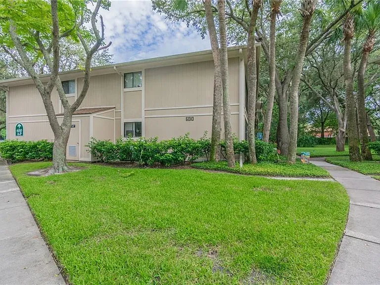 6010 Laketree Ln #F — Photo 1