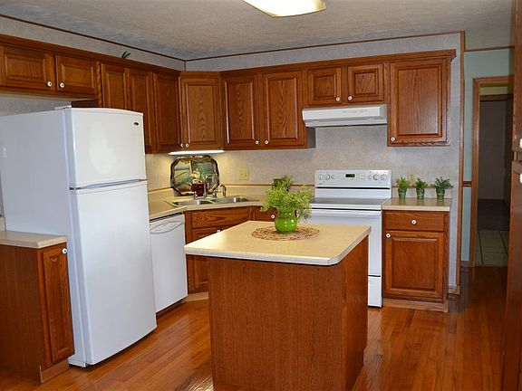 5th image of 2225 Yount St