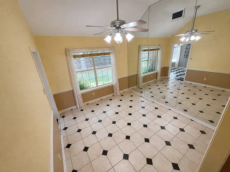 3211 Shadow Green Ln — Photo 8