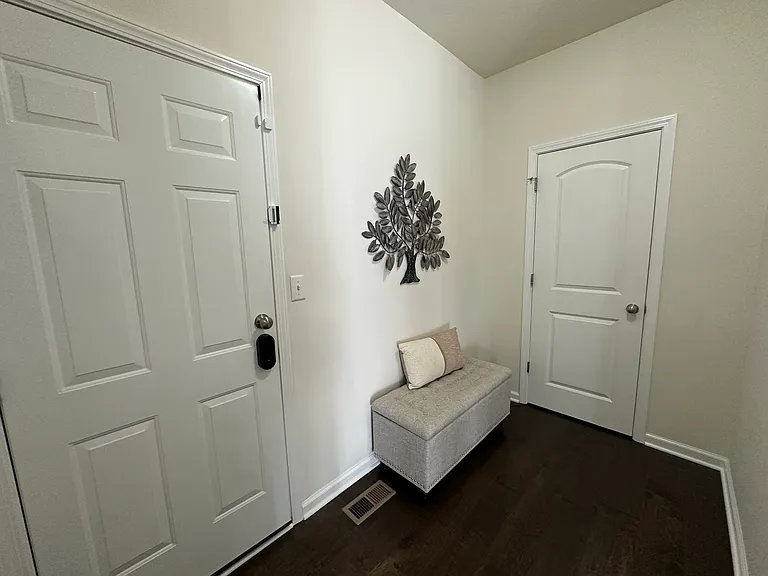 716 Yorkshire Dr — Photo 16