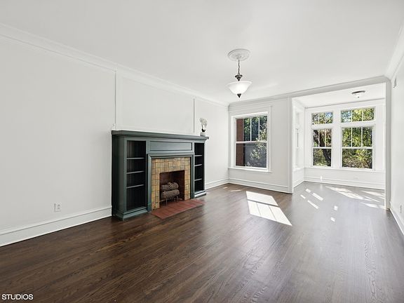 3rd image of 662 E 51st St APT 2E