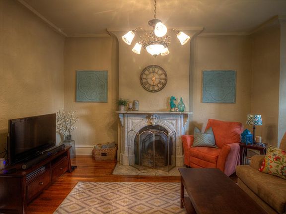 3rd image of 1546 N Marshall St #1