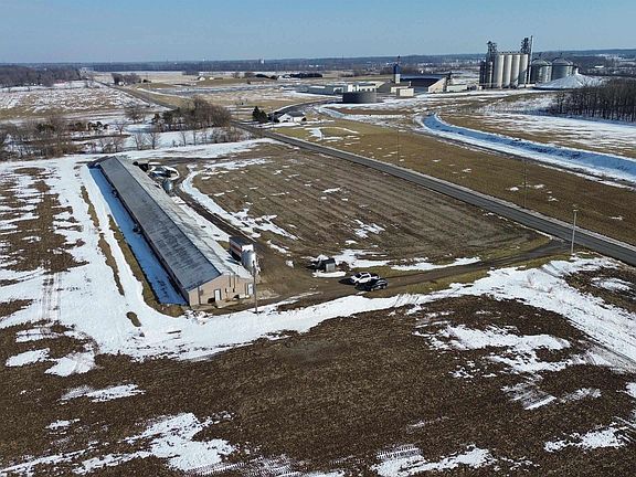 4th image of 19575 County Line Rd