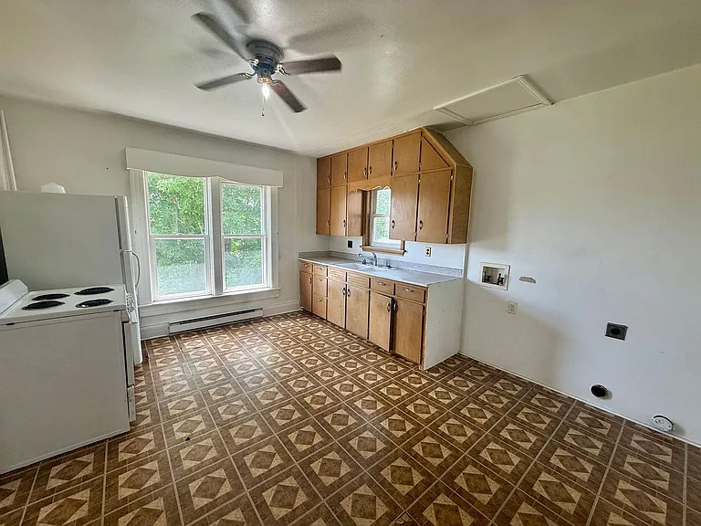324 N 3rd Ave — Photo 3
