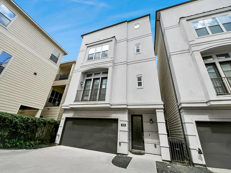 1716 Stuart St — Photo 3